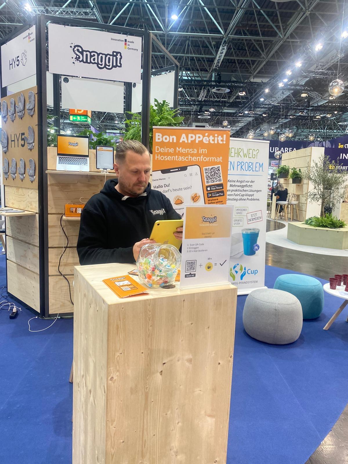 Dennis am Snaggit-Messestand auf der IBA.