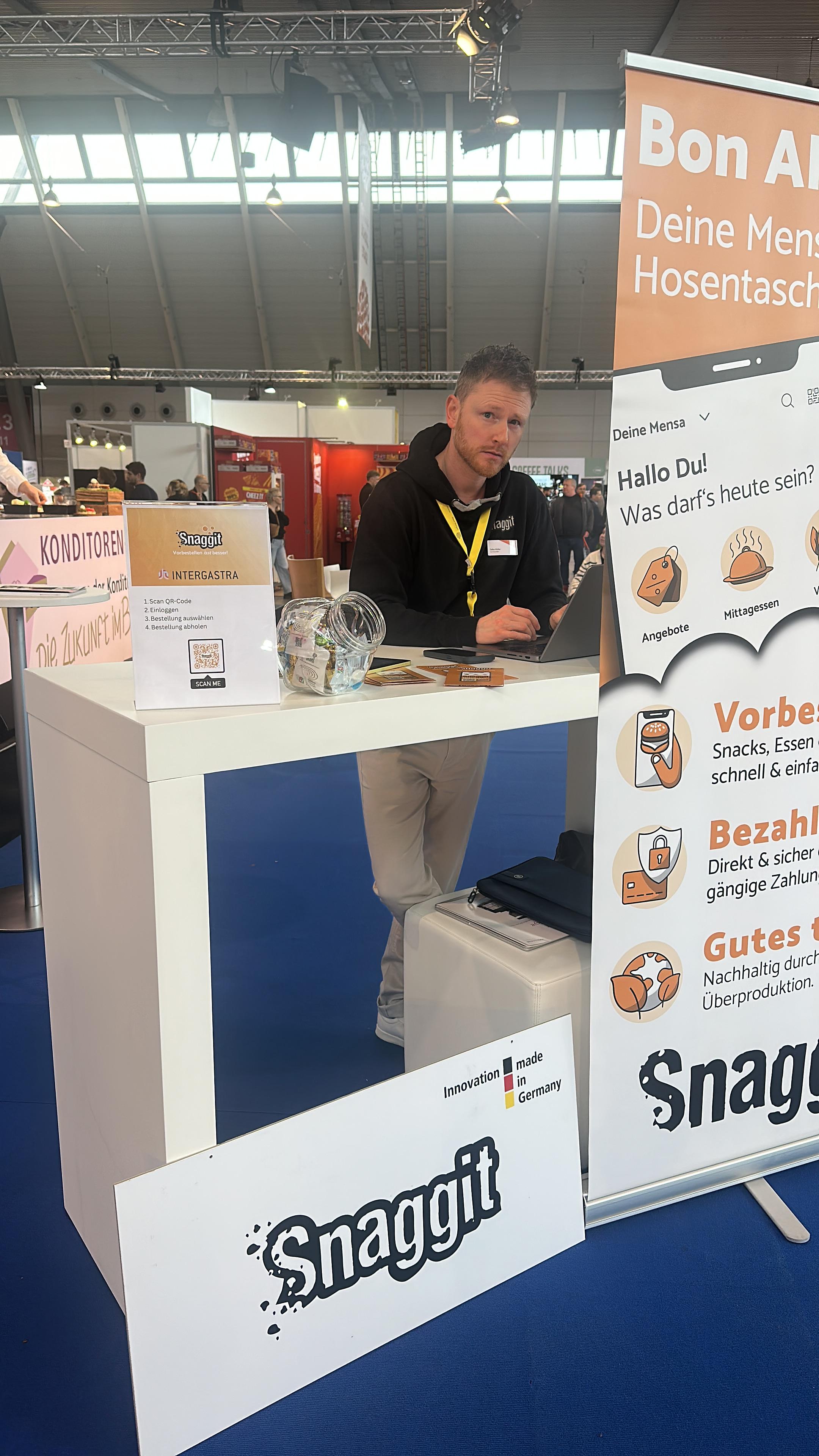 Falko am Snaggit-Messestand auf der Intergastra.